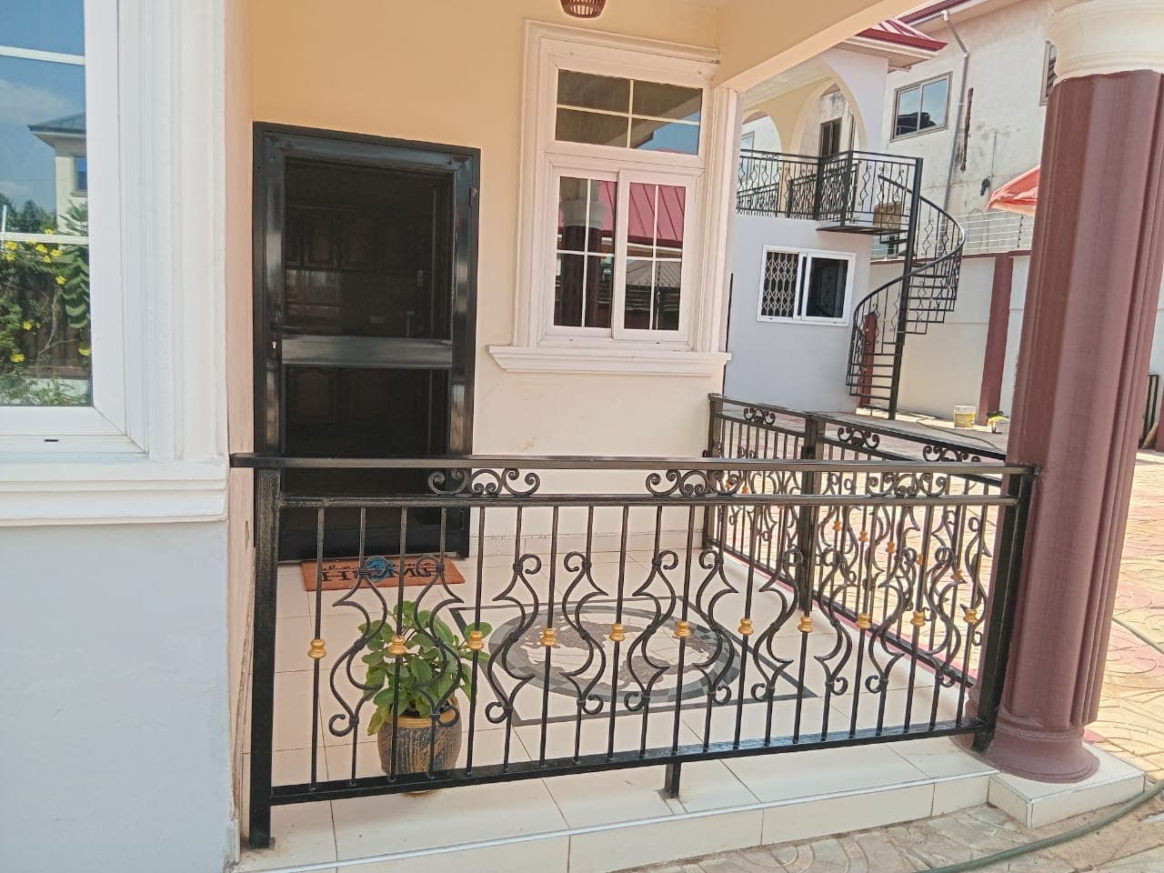 Porch seating space